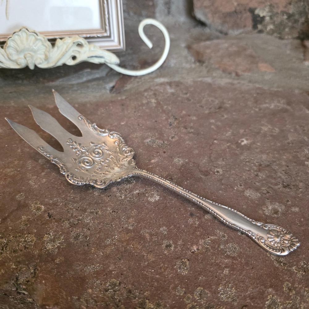 Wm Rogers & Son AA Remembrance Silverplate Cold Meat Fork Ornate Victorian 8.5in